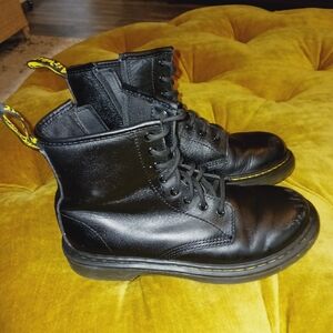 Doc Martens Black Leather 8-Eyelet Boots Sz 3 Euro Sz 34
